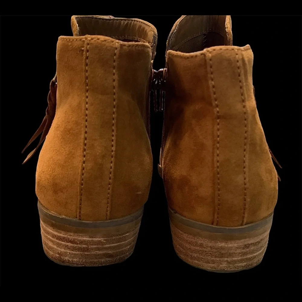 American Eagle tan Suede ankle boots Size 8